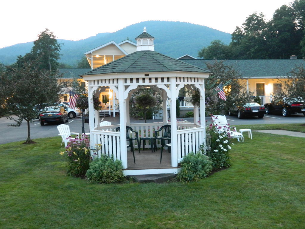 The Heritage Of Lake George Esterno foto